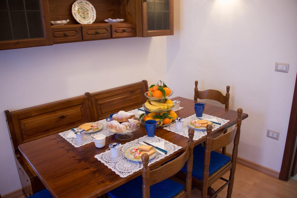Ferienwohnung Il Giglio Rosso Neapel Zimmer foto