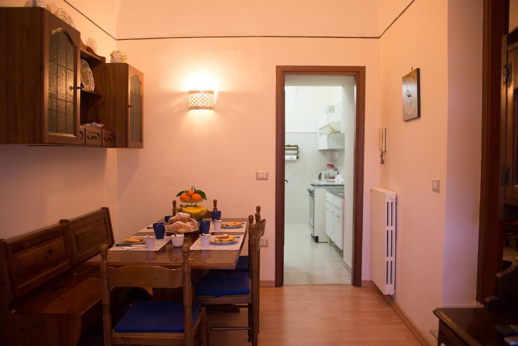 Ferienwohnung Il Giglio Rosso Neapel Zimmer foto