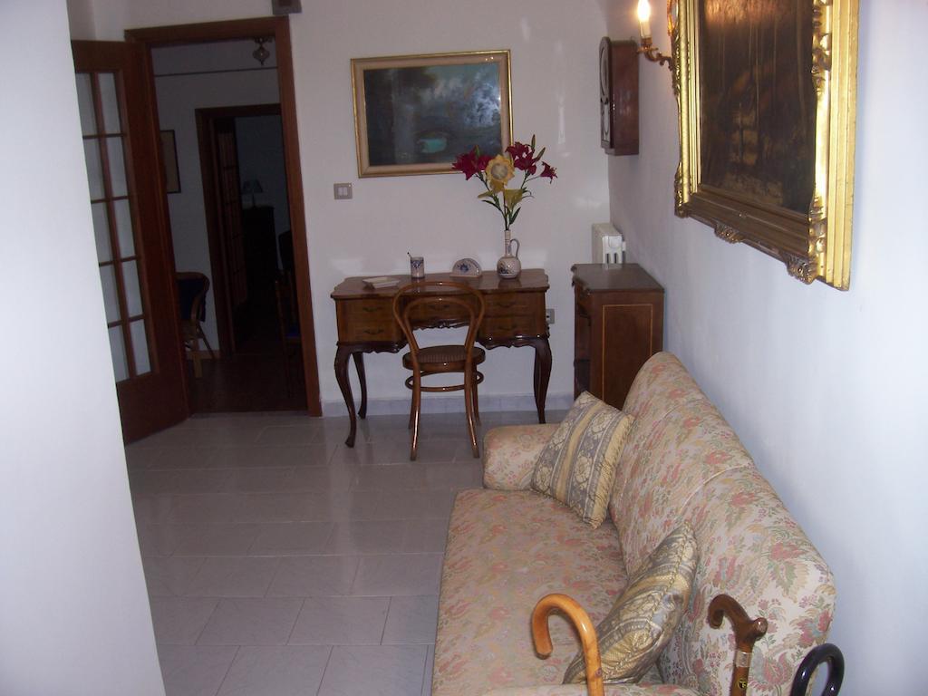 Ferienwohnung Il Giglio Rosso Neapel Zimmer foto