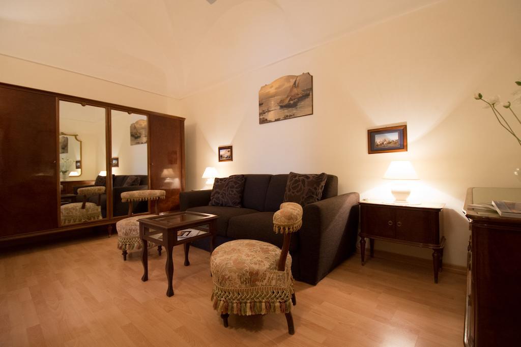 Ferienwohnung Il Giglio Rosso Neapel Zimmer foto