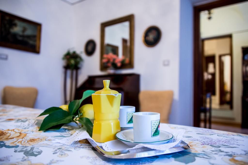 Ferienwohnung Il Giglio Rosso Neapel Zimmer foto