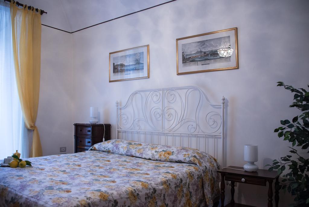 Ferienwohnung Il Giglio Rosso Neapel Zimmer foto